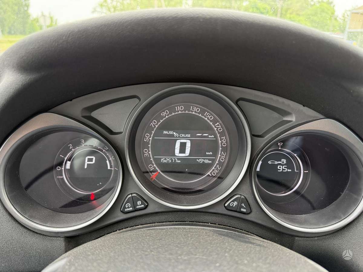 Citroen C4, 1.2 l., hatchback