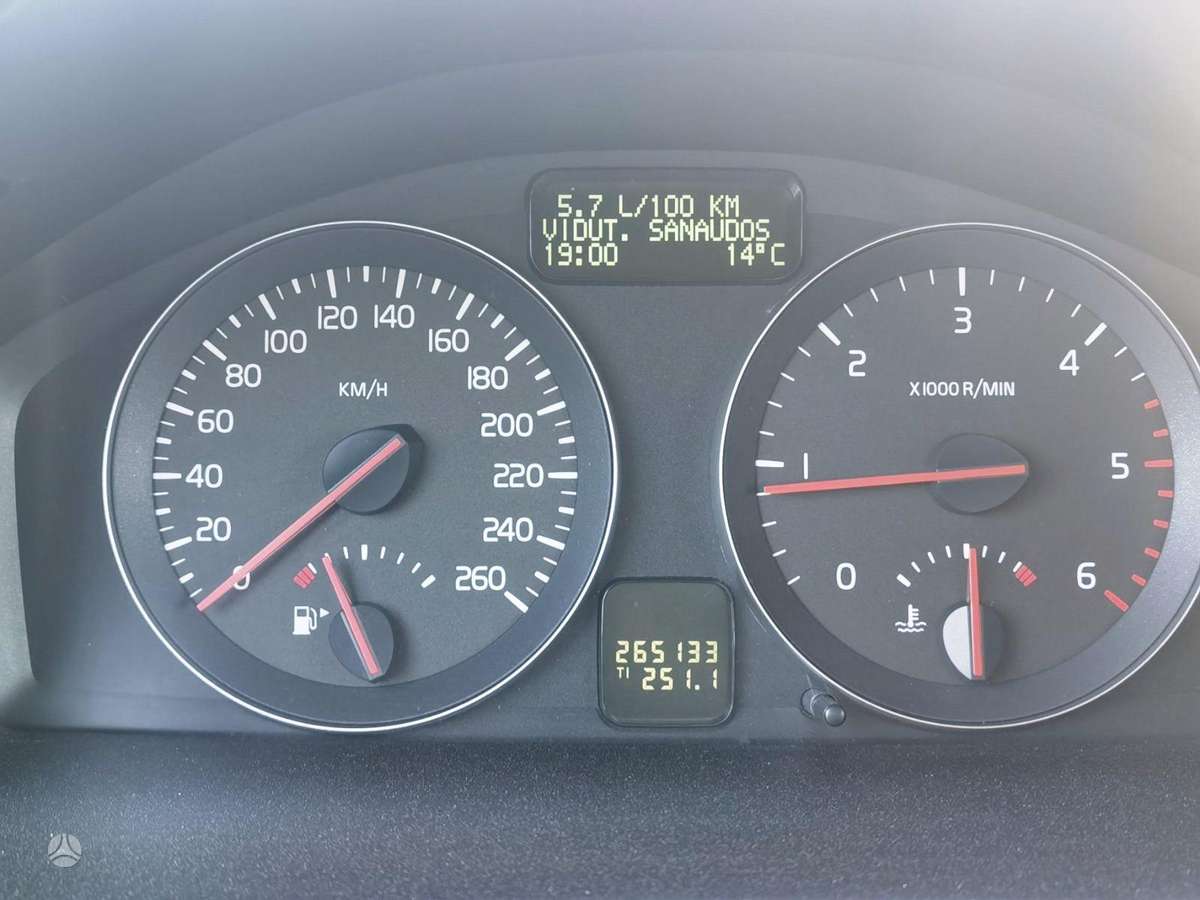 Volvo C30, 1.6 l., hatchback