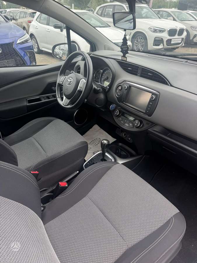 Toyota Yaris - 10