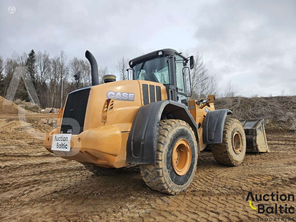 Case 821 F, frontal loader