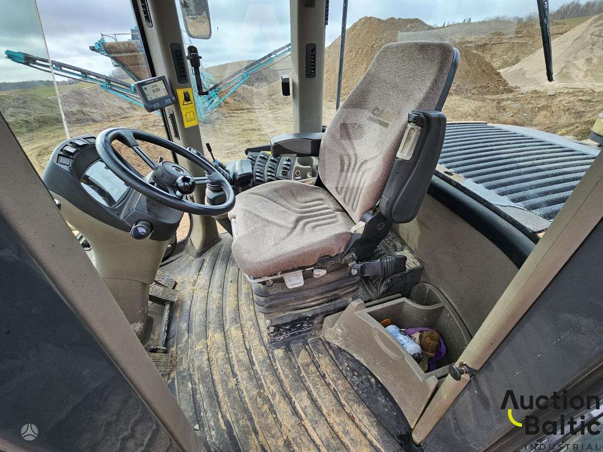 Case 821 F, frontal loader