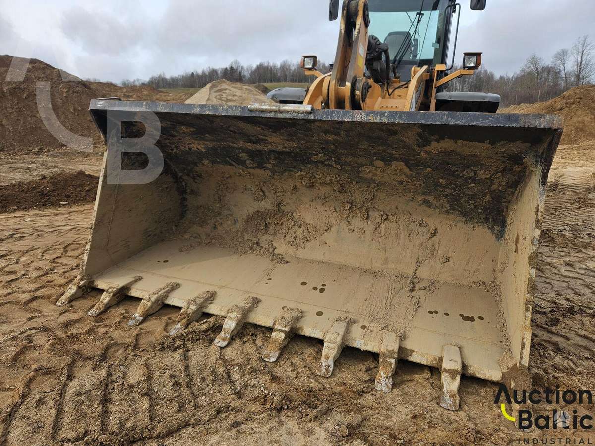 Case 821 F, frontal loader