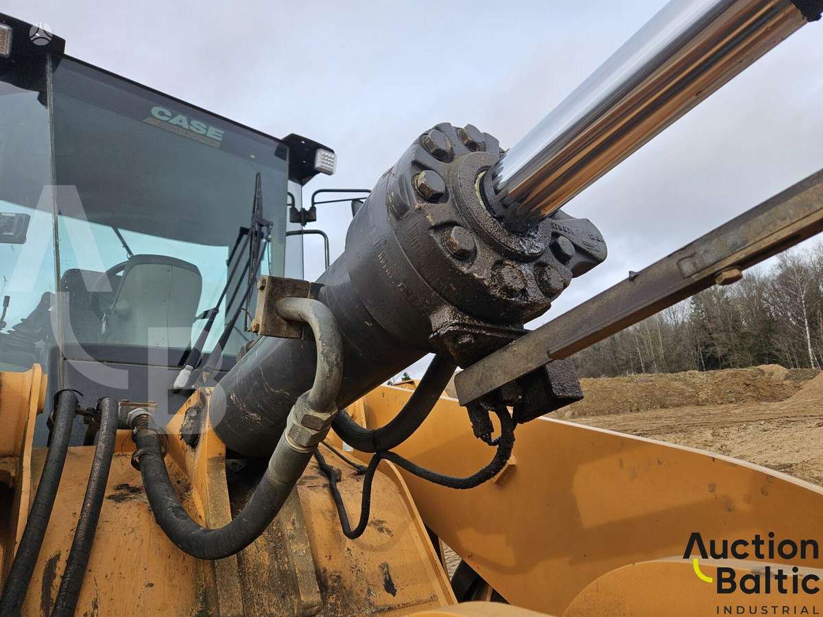 Case 821 F, frontal loader