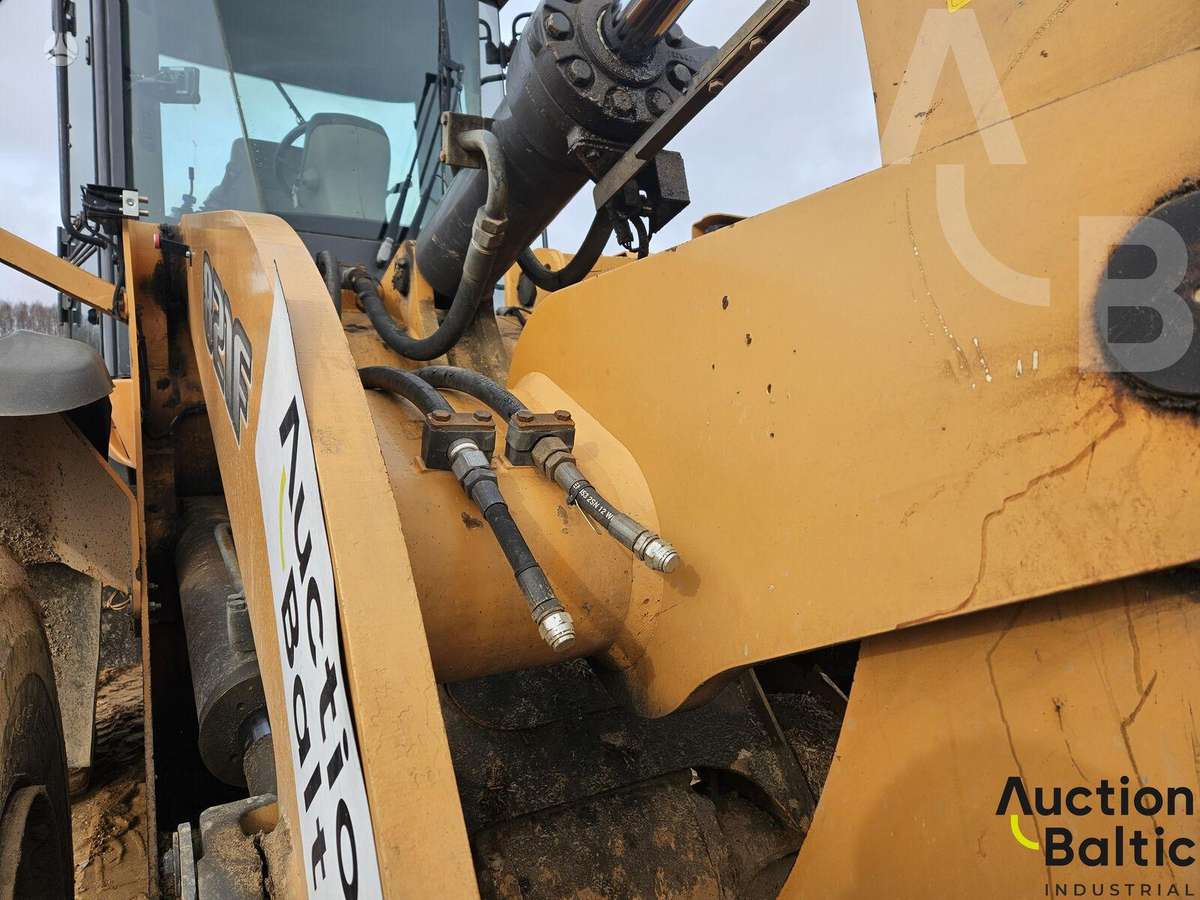 Case 821 F, frontal loader