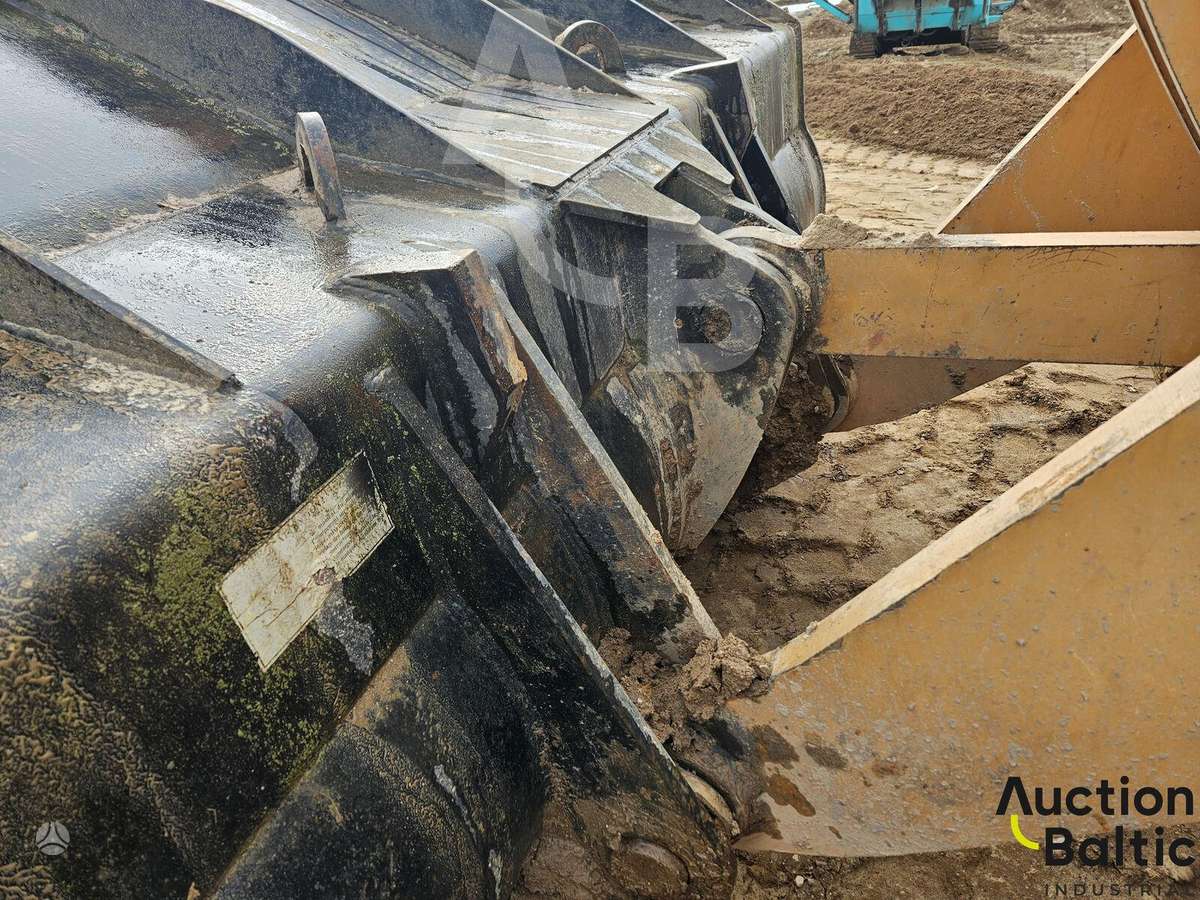 Case 821 F, frontal loader