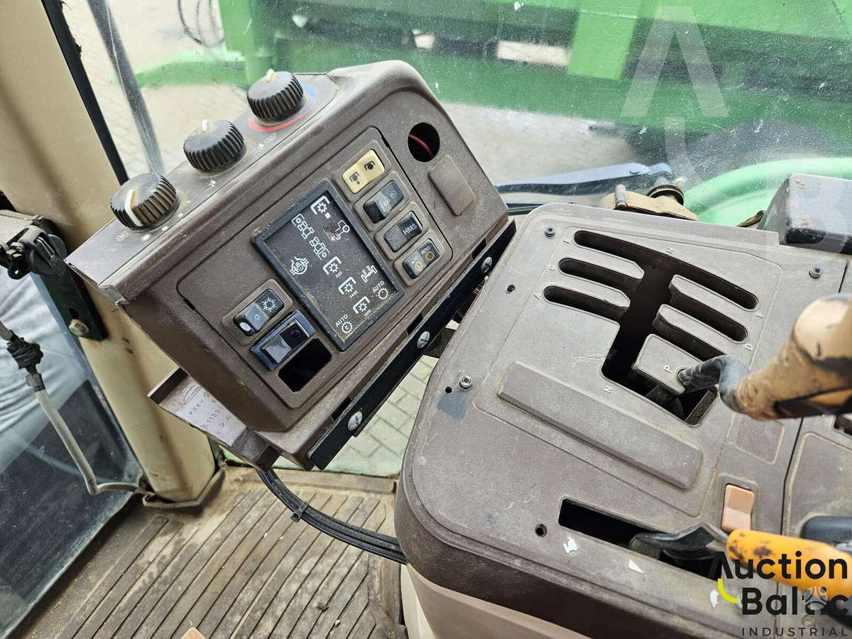 John Deere 6810, traktoriai