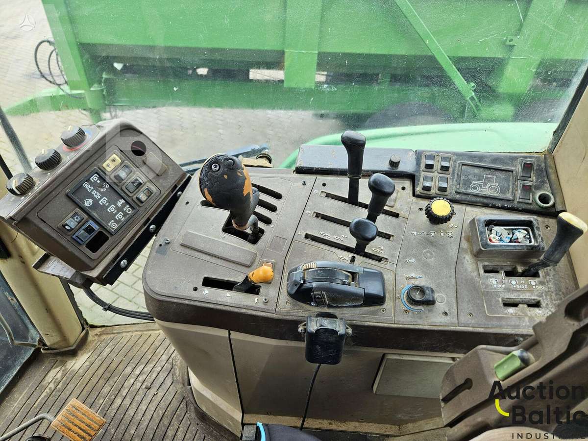 John Deere 6810, тракторы