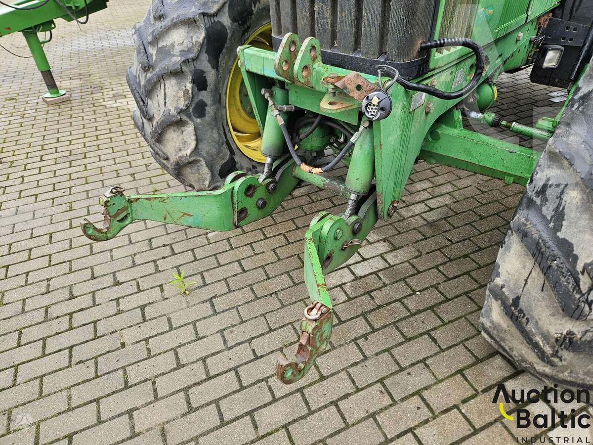 John Deere 6810, traktoriai