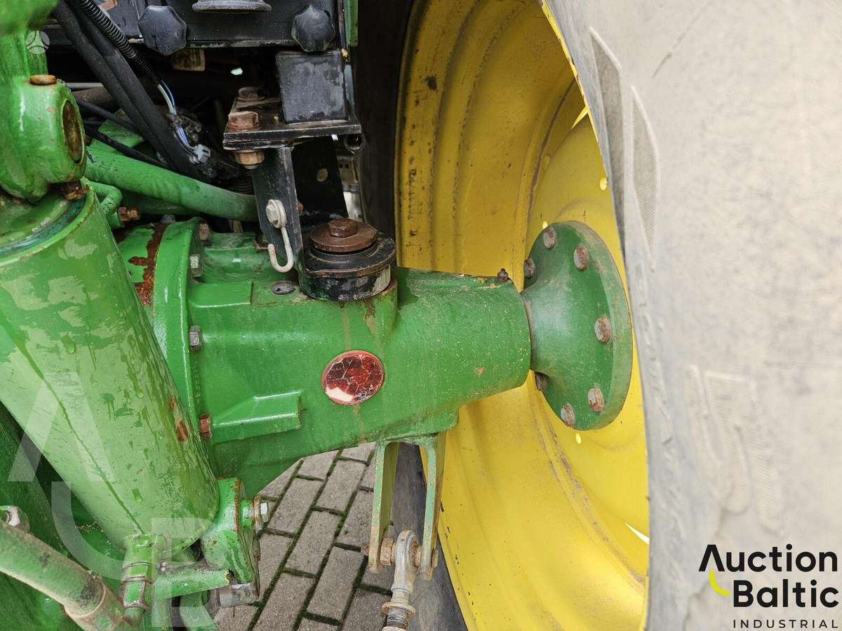 John Deere 6810, traktoriai