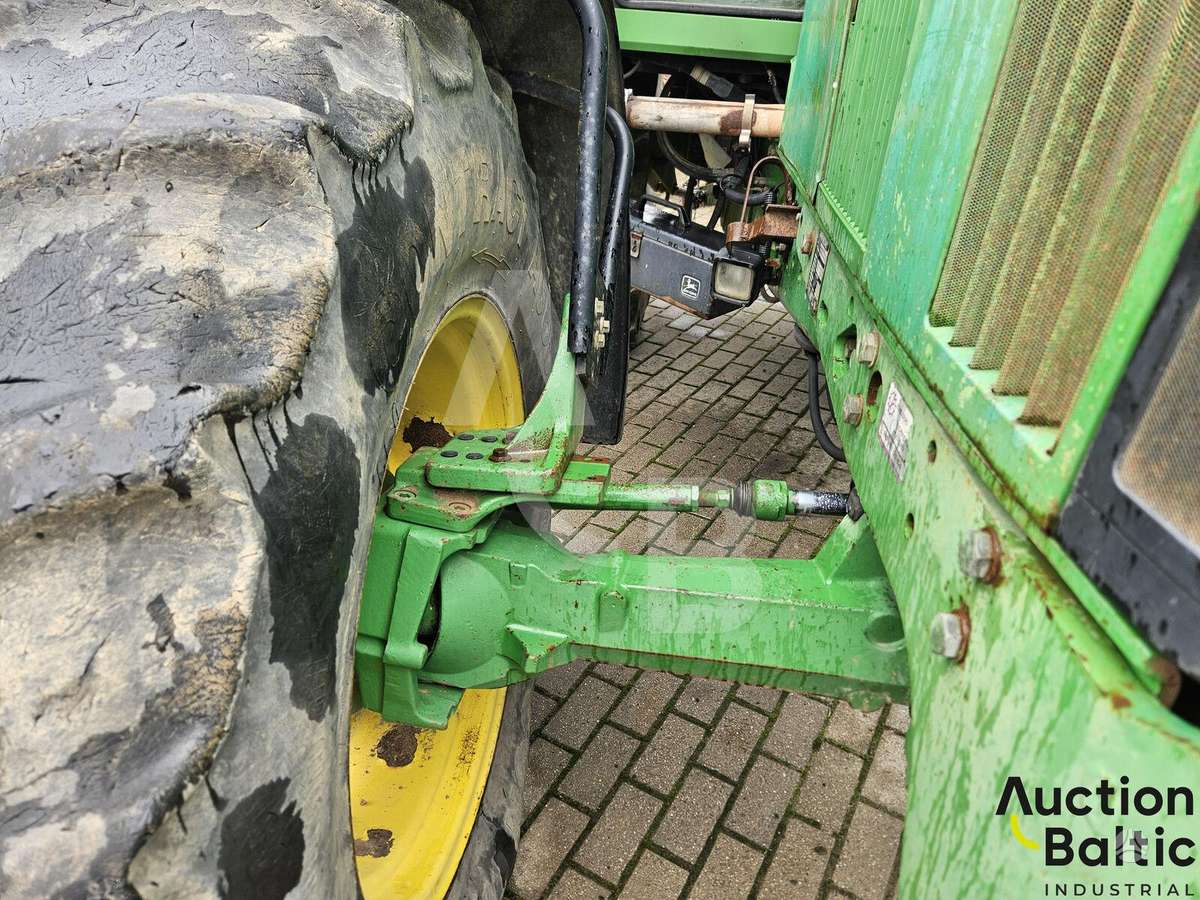 John Deere 6810, traktoriai
