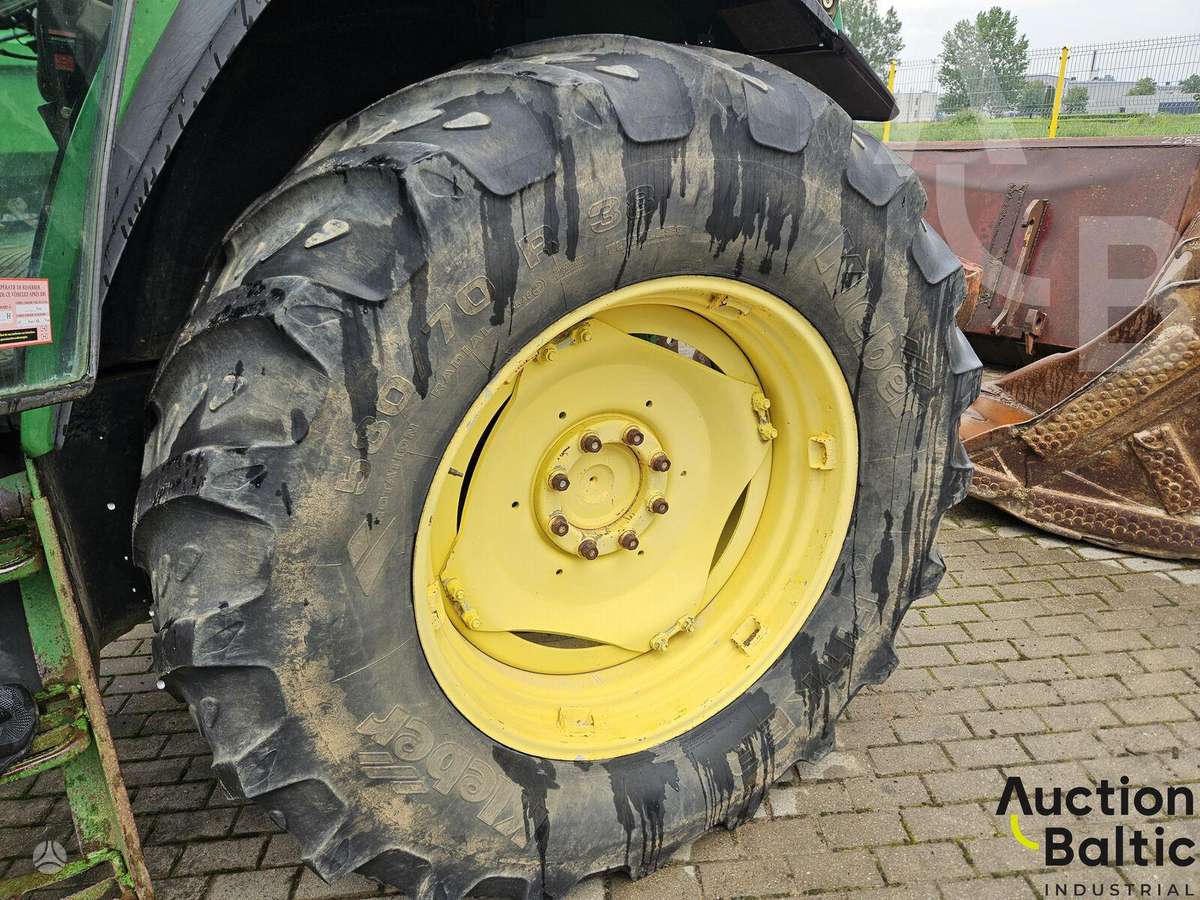 John Deere 6810, тракторы