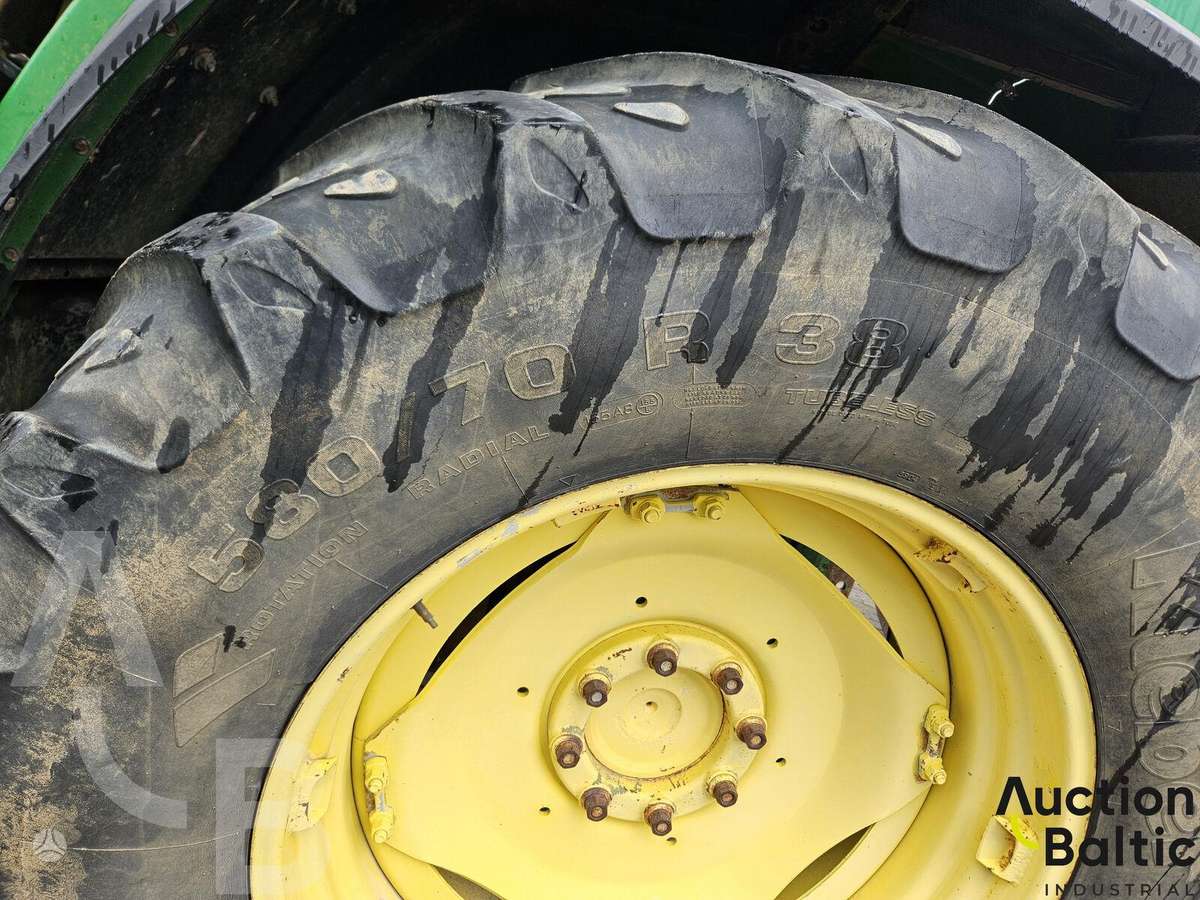 John Deere 6810, traktoriai