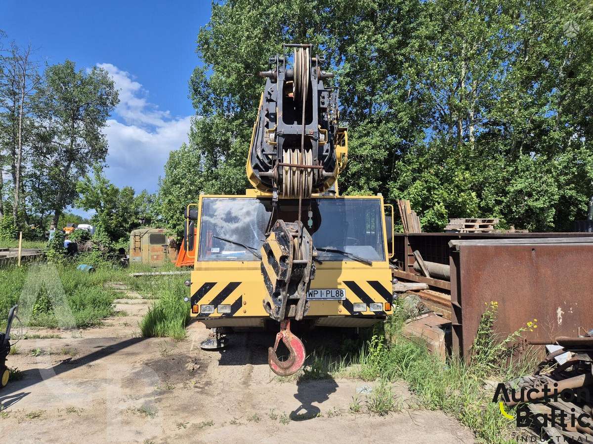 Demag AC 155, crane