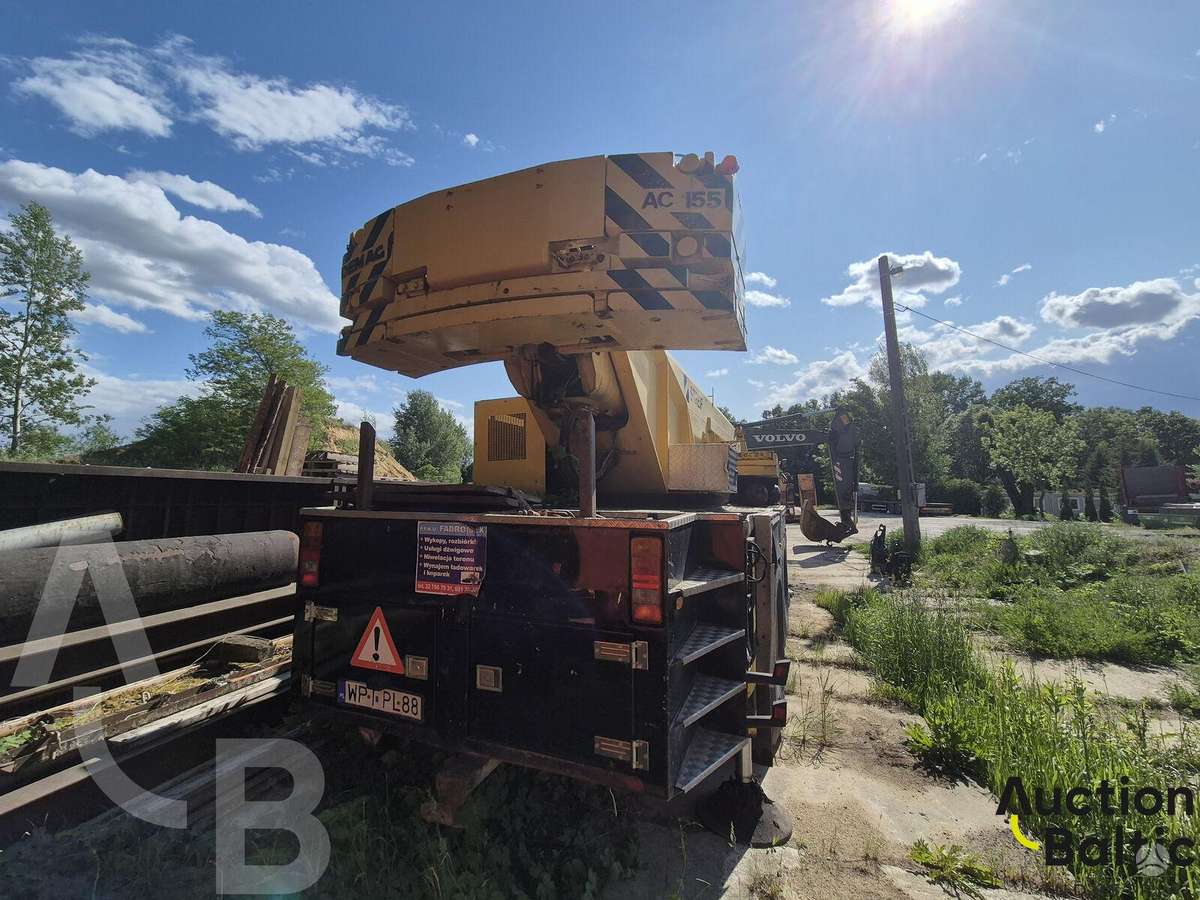 Demag AC 155, crane