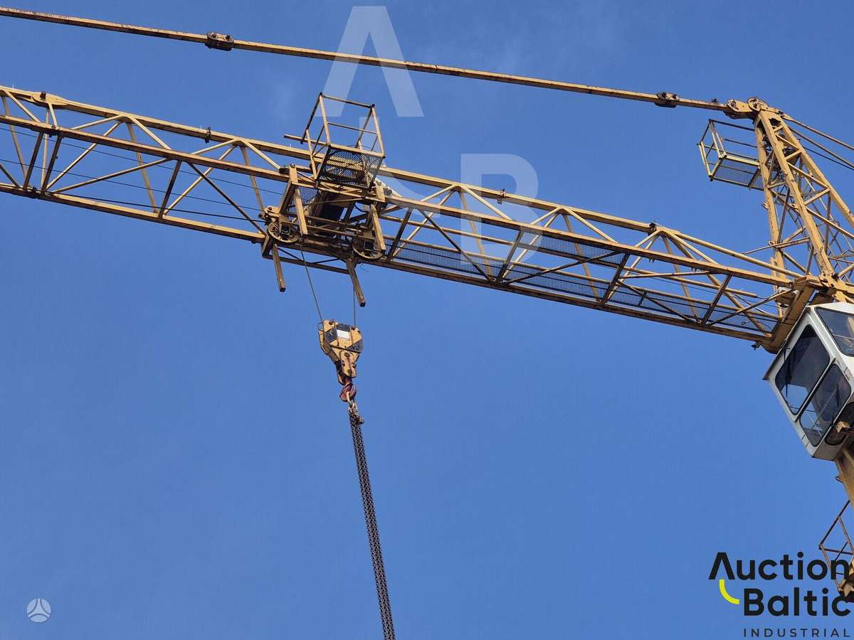 Liebherr 112 ECH, crane