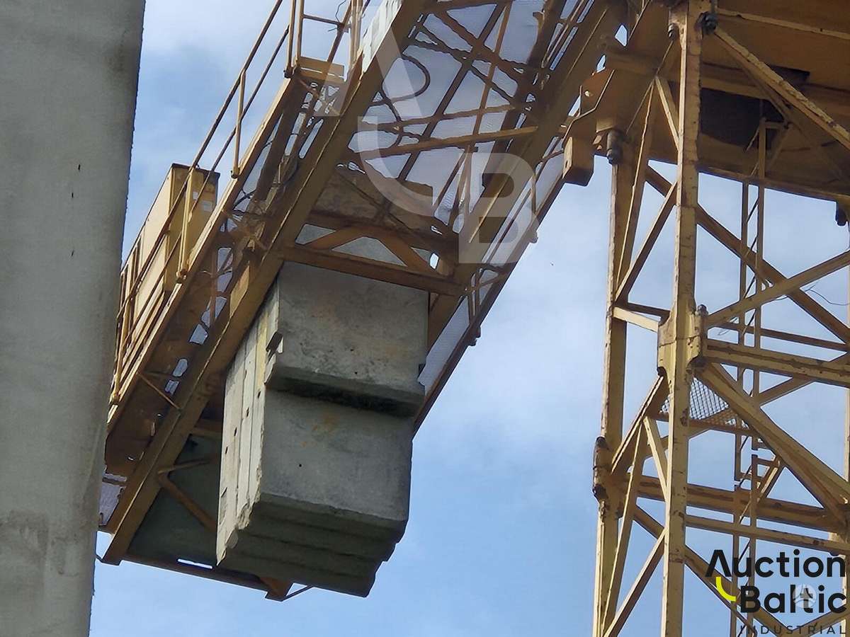 Liebherr 112 ECH, crane