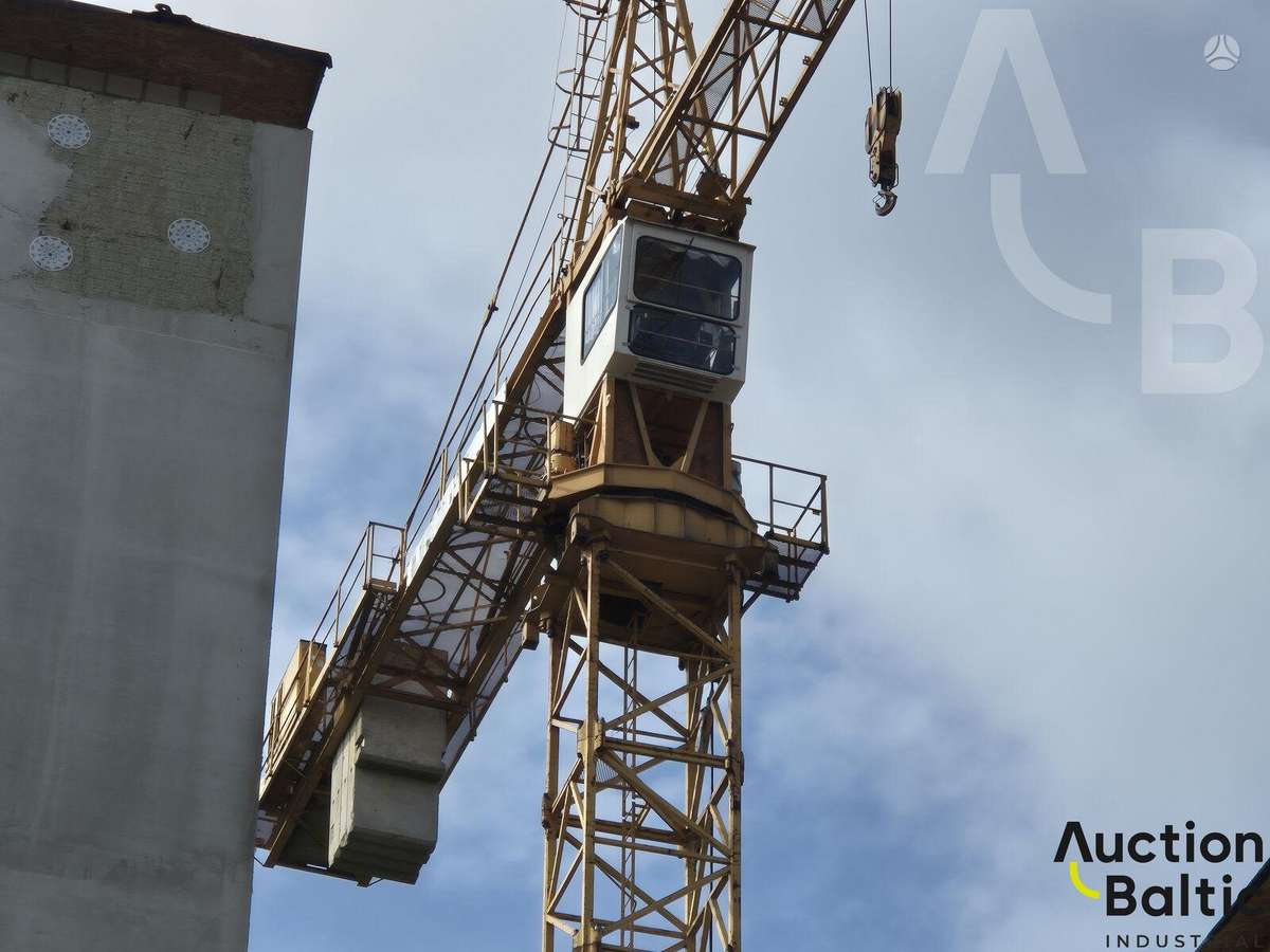 Liebherr 112 ECH, crane