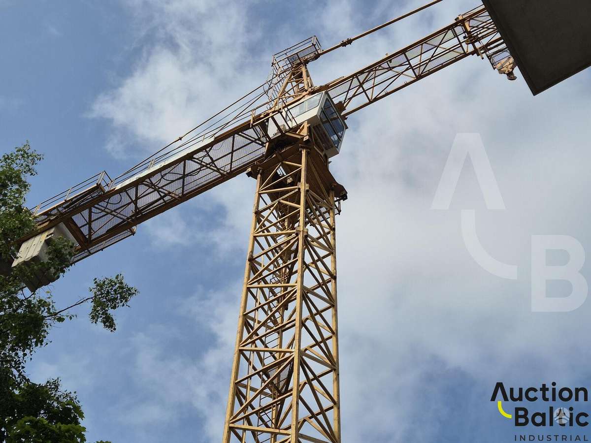 Liebherr 112 ECH, crane