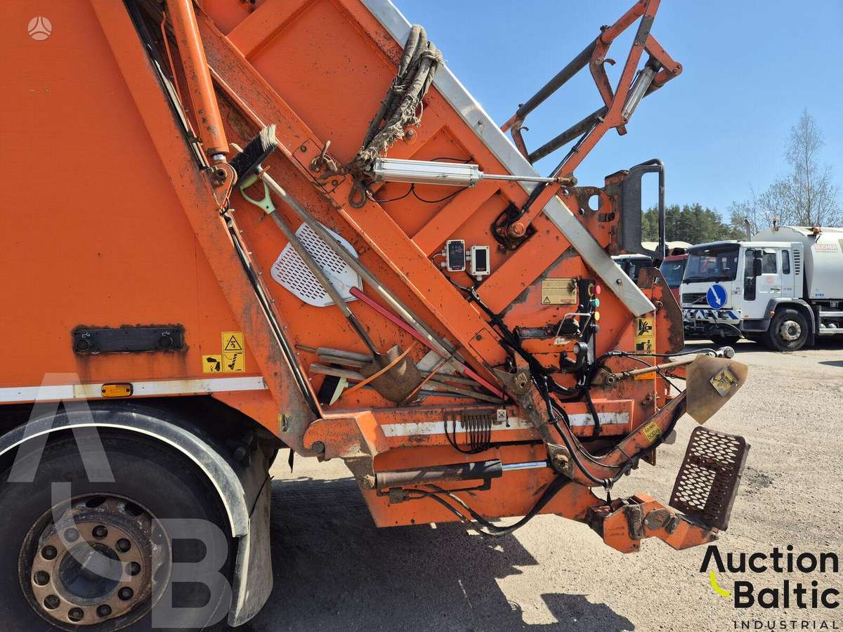 Volvo FM330, garbage trucks