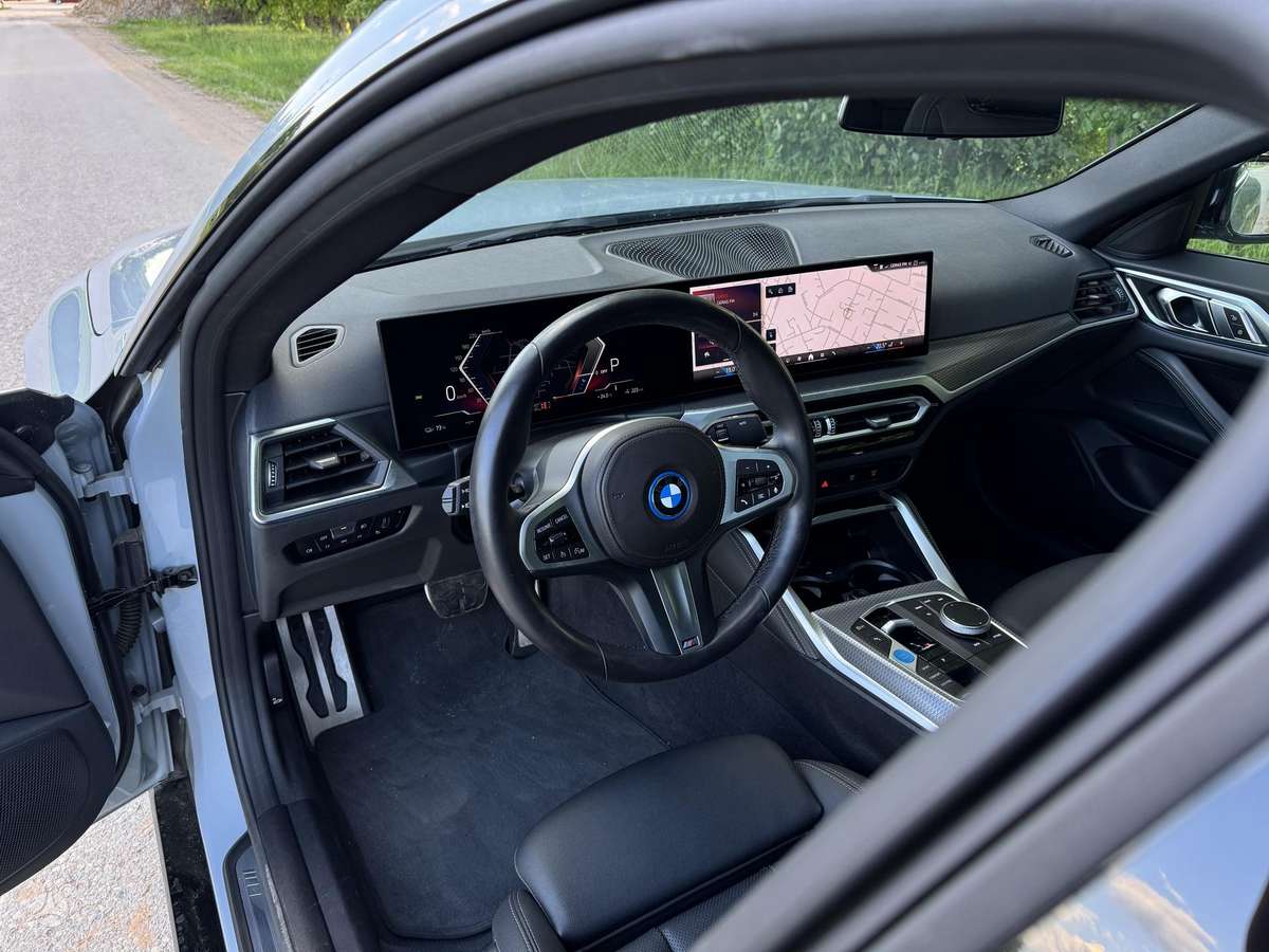 BMW i4, hatchback