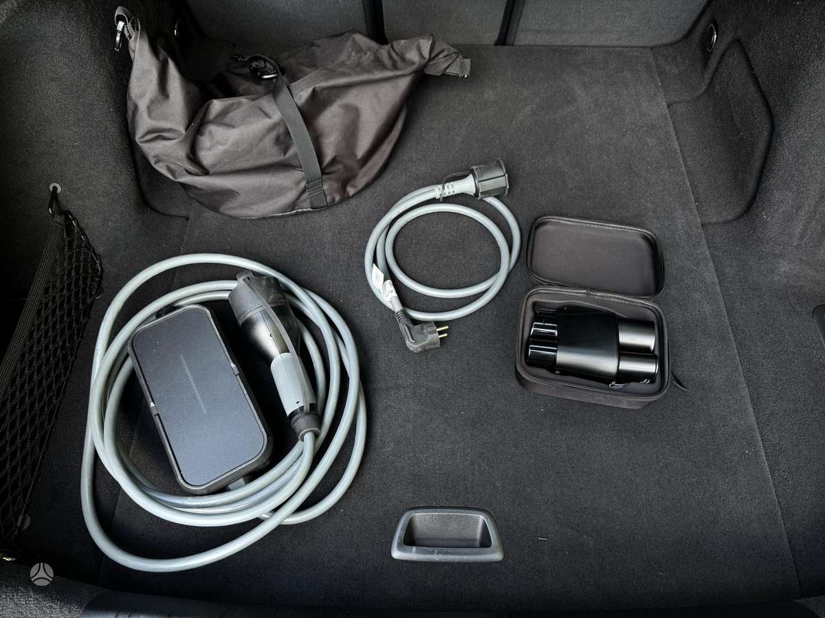 BMW i4, hatchback