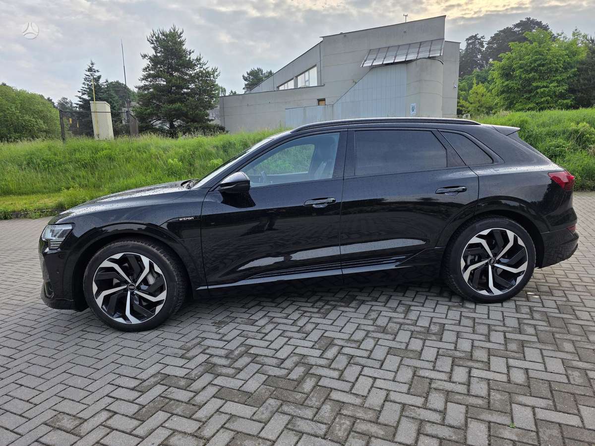 Audi e-tron, 95 kWh, off-road / crossover