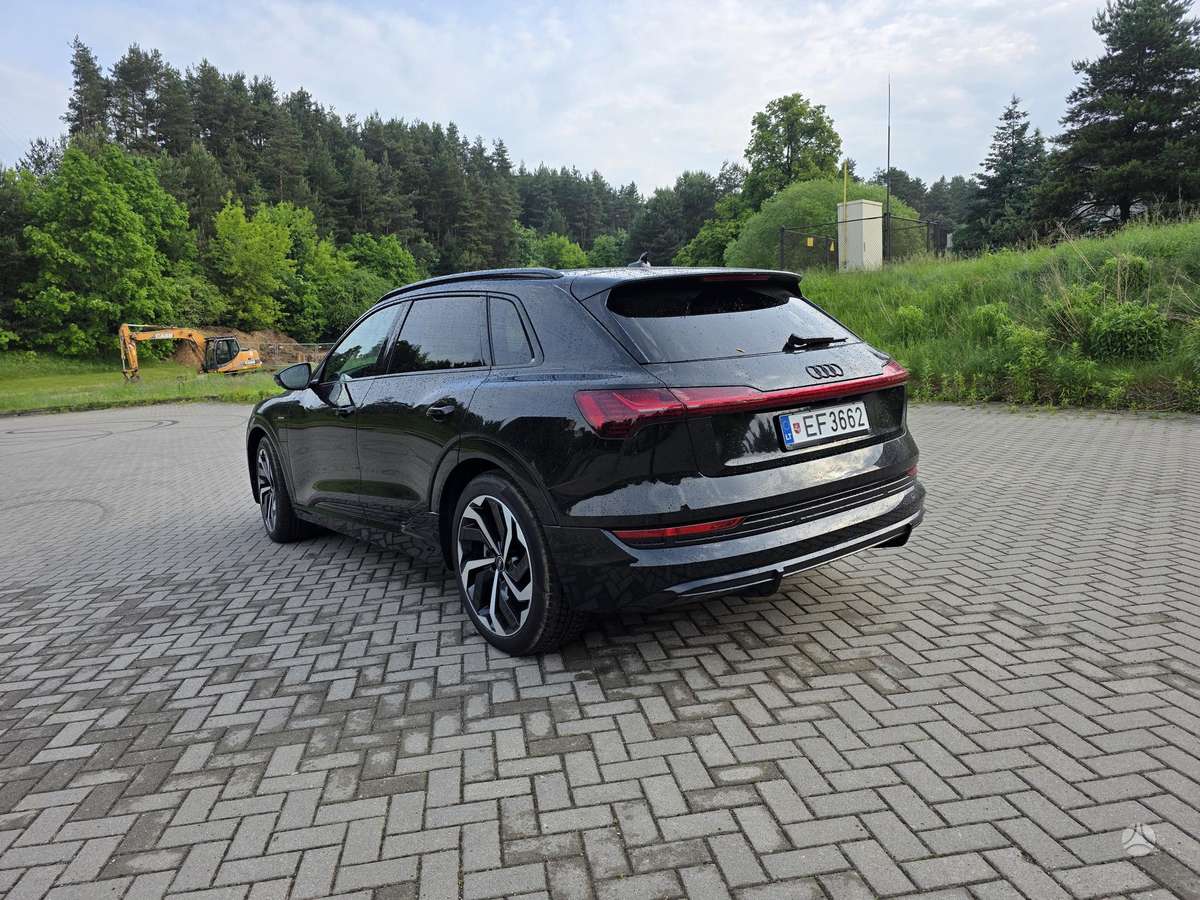 Audi e-tron, 95 kWh, off-road / crossover