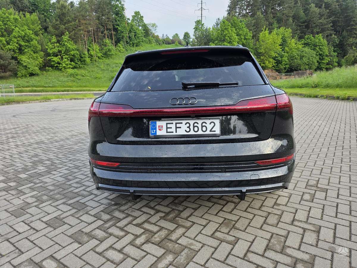 Audi e-tron, 95 kWh, off-road / crossover