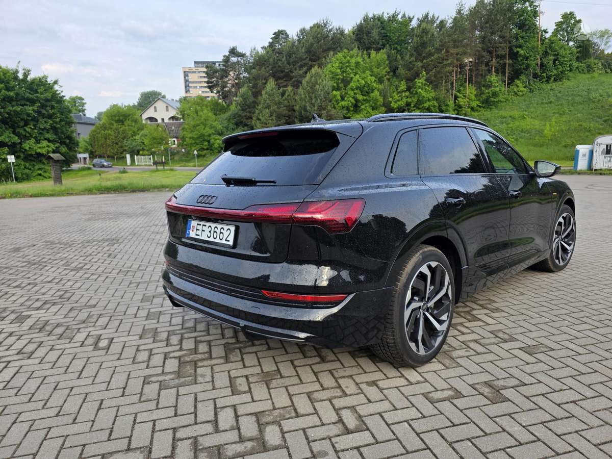 Audi e-tron, 95 kWh, off-road / crossover