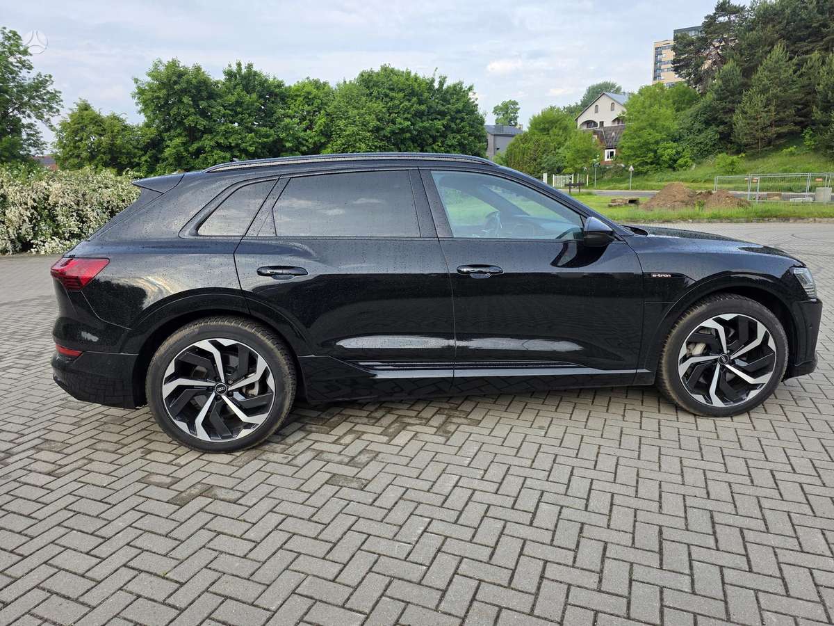 Audi e-tron, 95 kWh, off-road / crossover