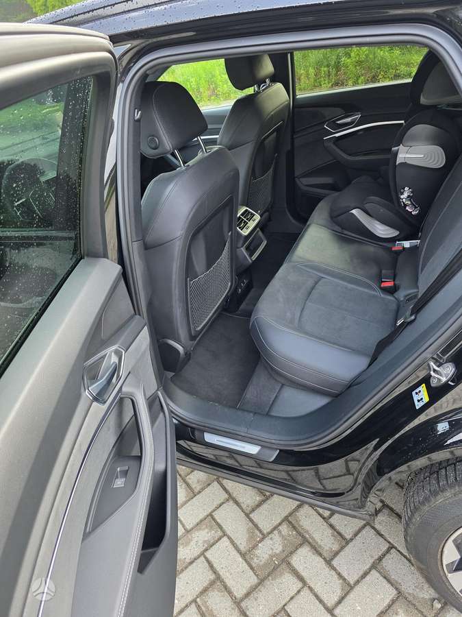 Audi e-tron, 95 kWh, off-road / crossover