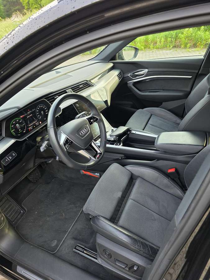 Audi e-tron, 95 kWh, off-road / crossover