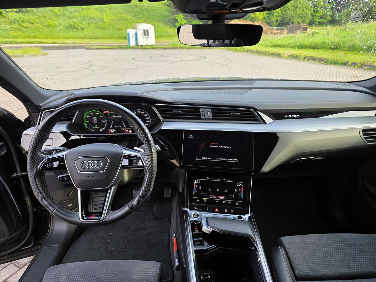 Audi e-tron, 95 kWh, off-road / crossover