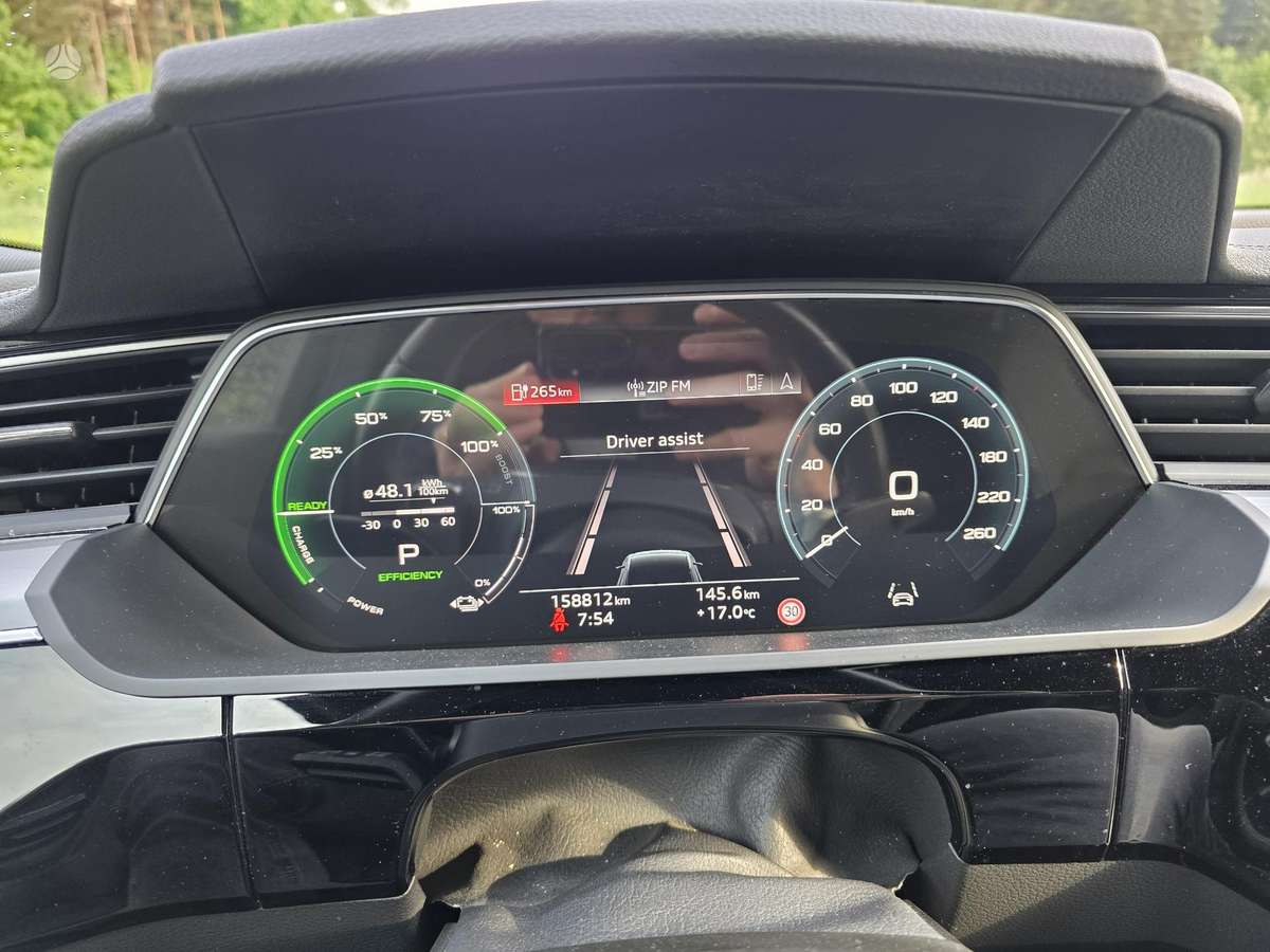 Audi e-tron, 95 kWh, off-road / crossover