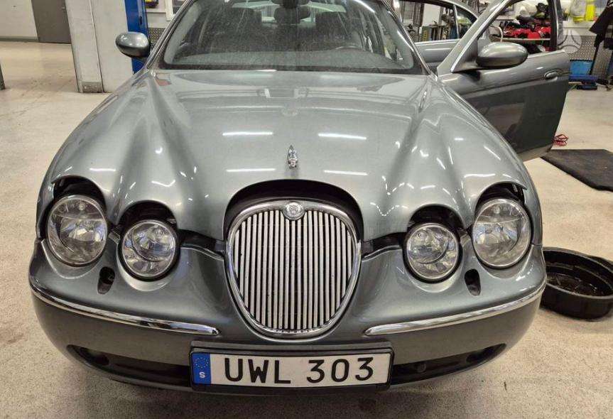 Jaguar S-Type по частям