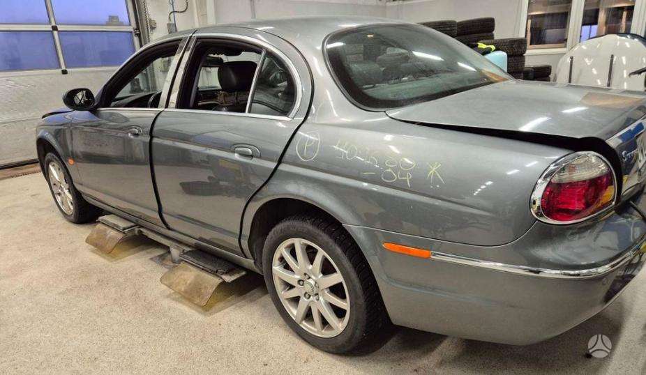 Jaguar S-Type по частям