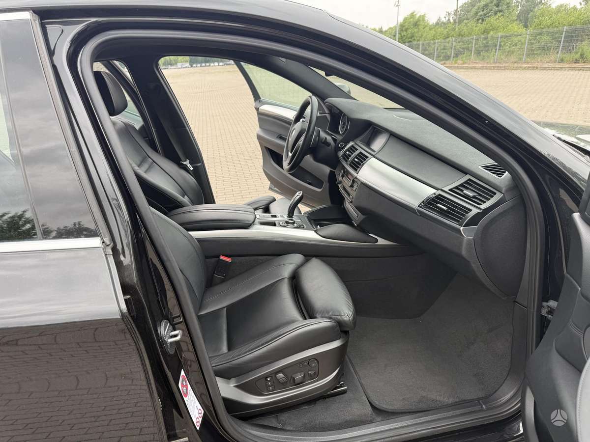 BMW X6, 3.0 l., off-road / crossover