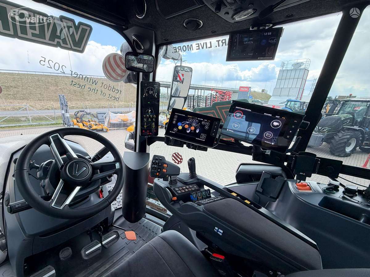 Valtra S416, tractors