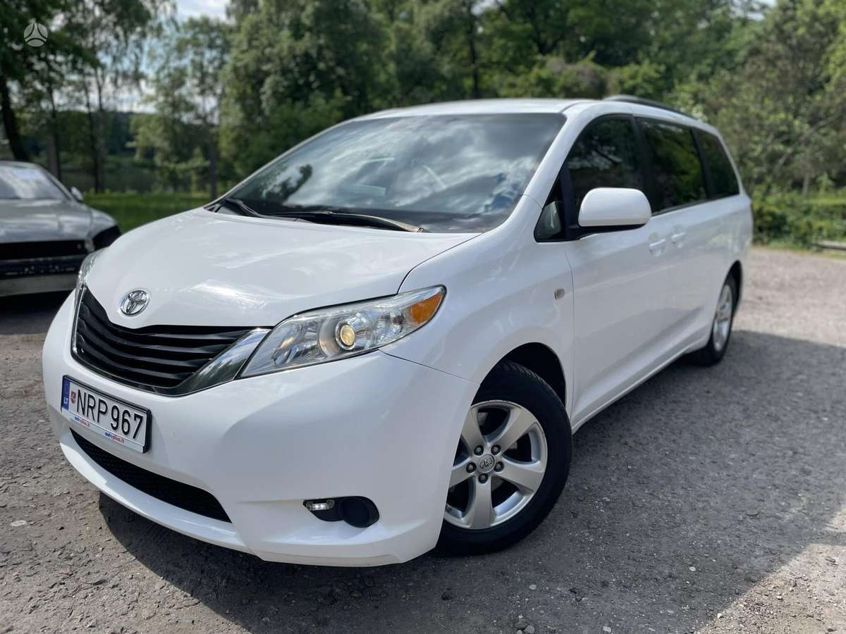 Toyota Sienna - 1