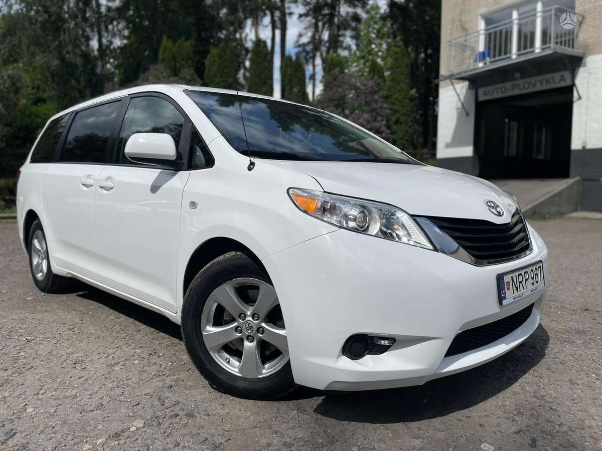 Toyota Sienna - 2
