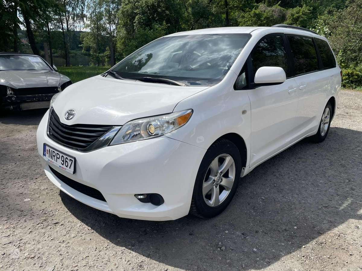 Toyota Sienna - 3