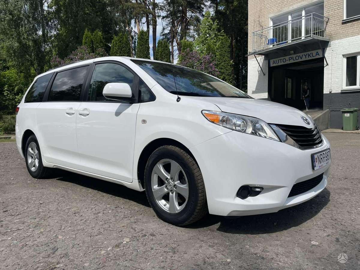 Toyota Sienna - 4