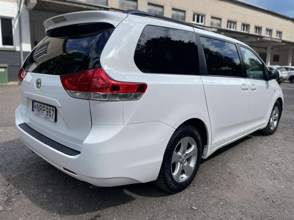 Toyota Sienna - 5