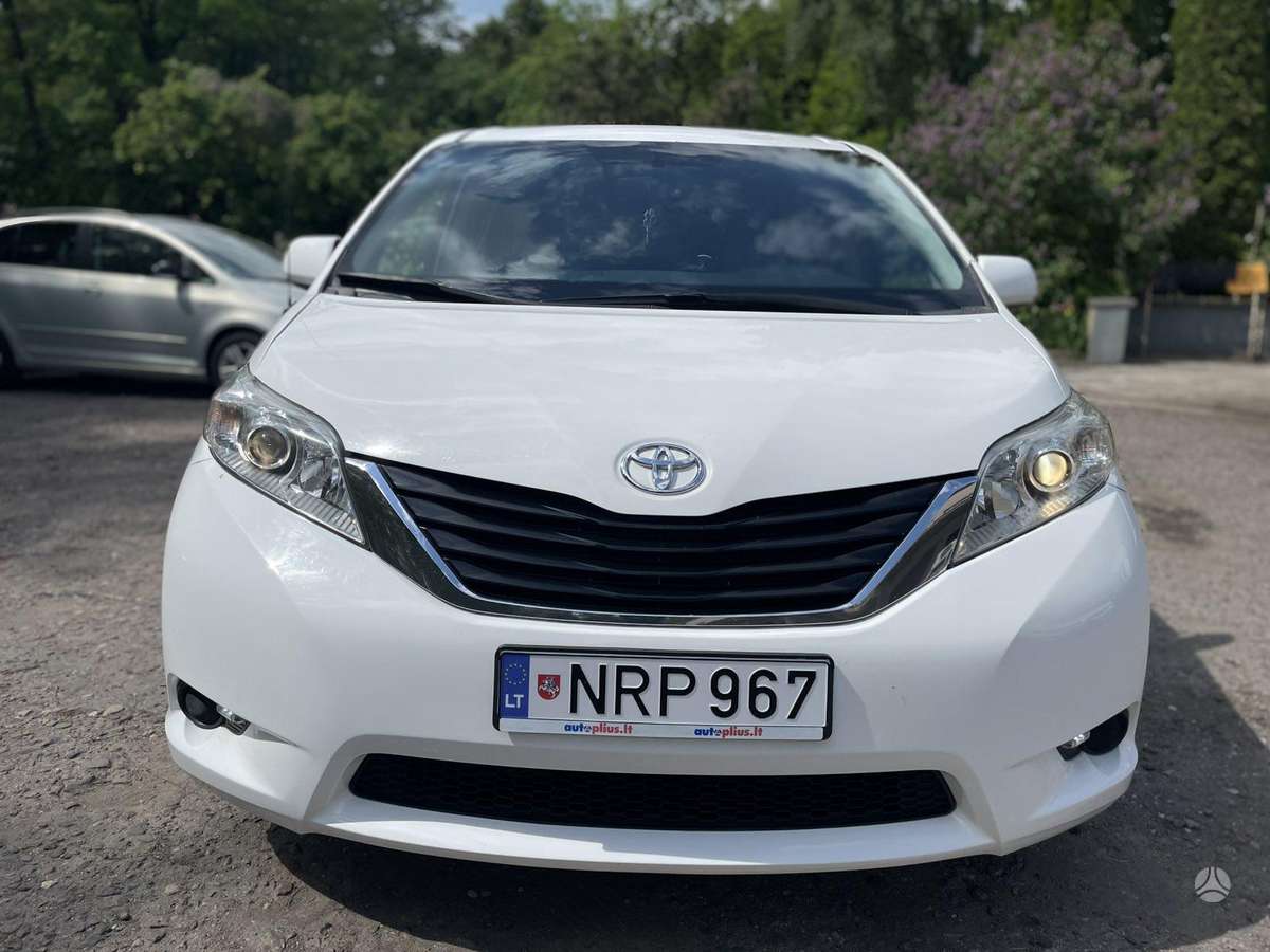 Toyota Sienna - 7