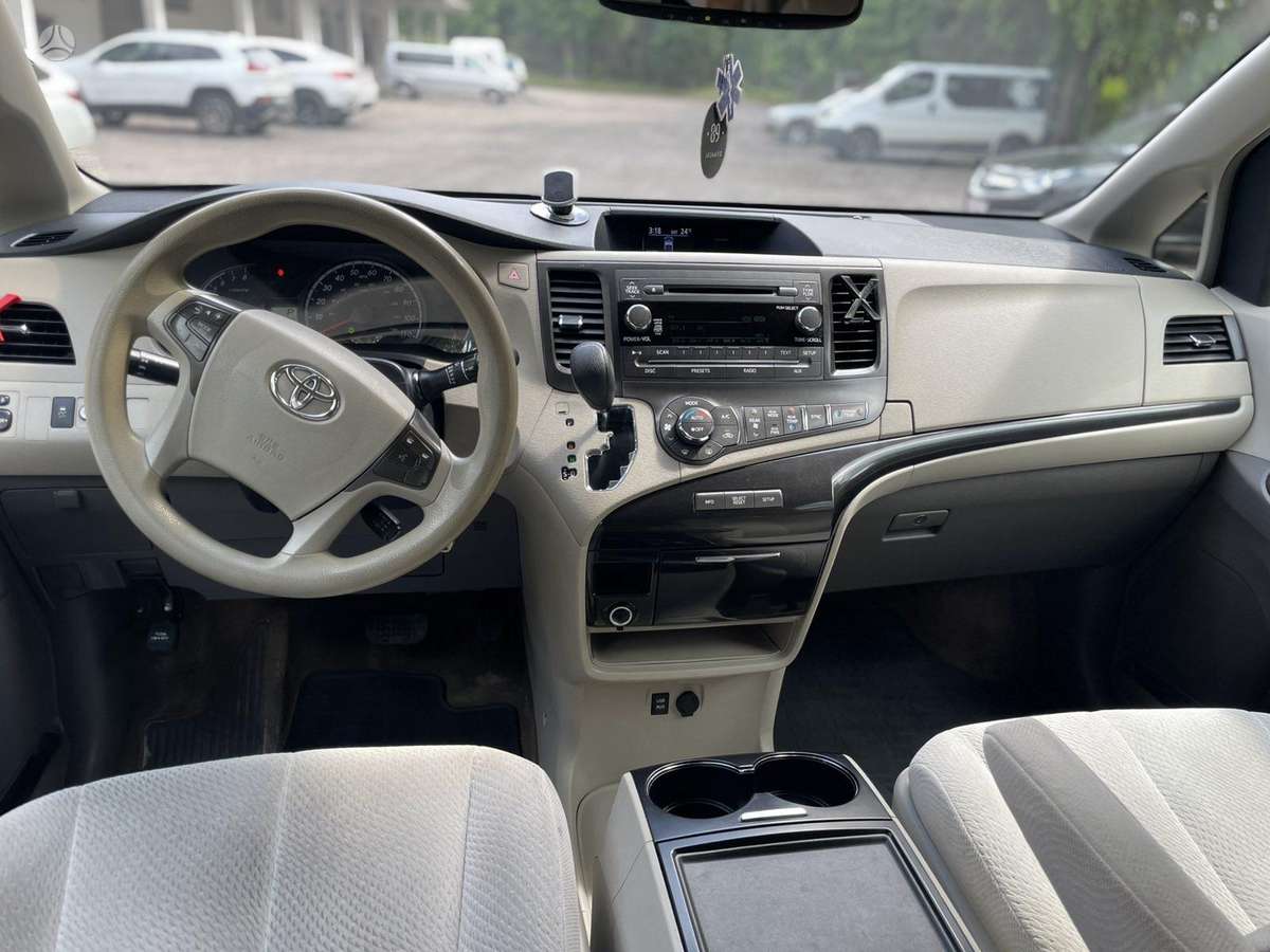 Toyota Sienna - 10