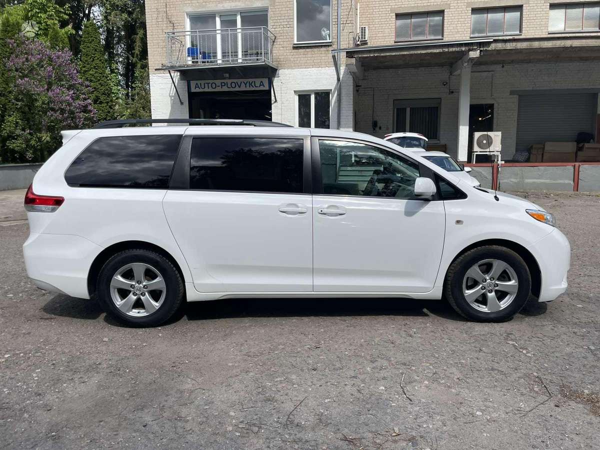 Toyota Sienna - 9