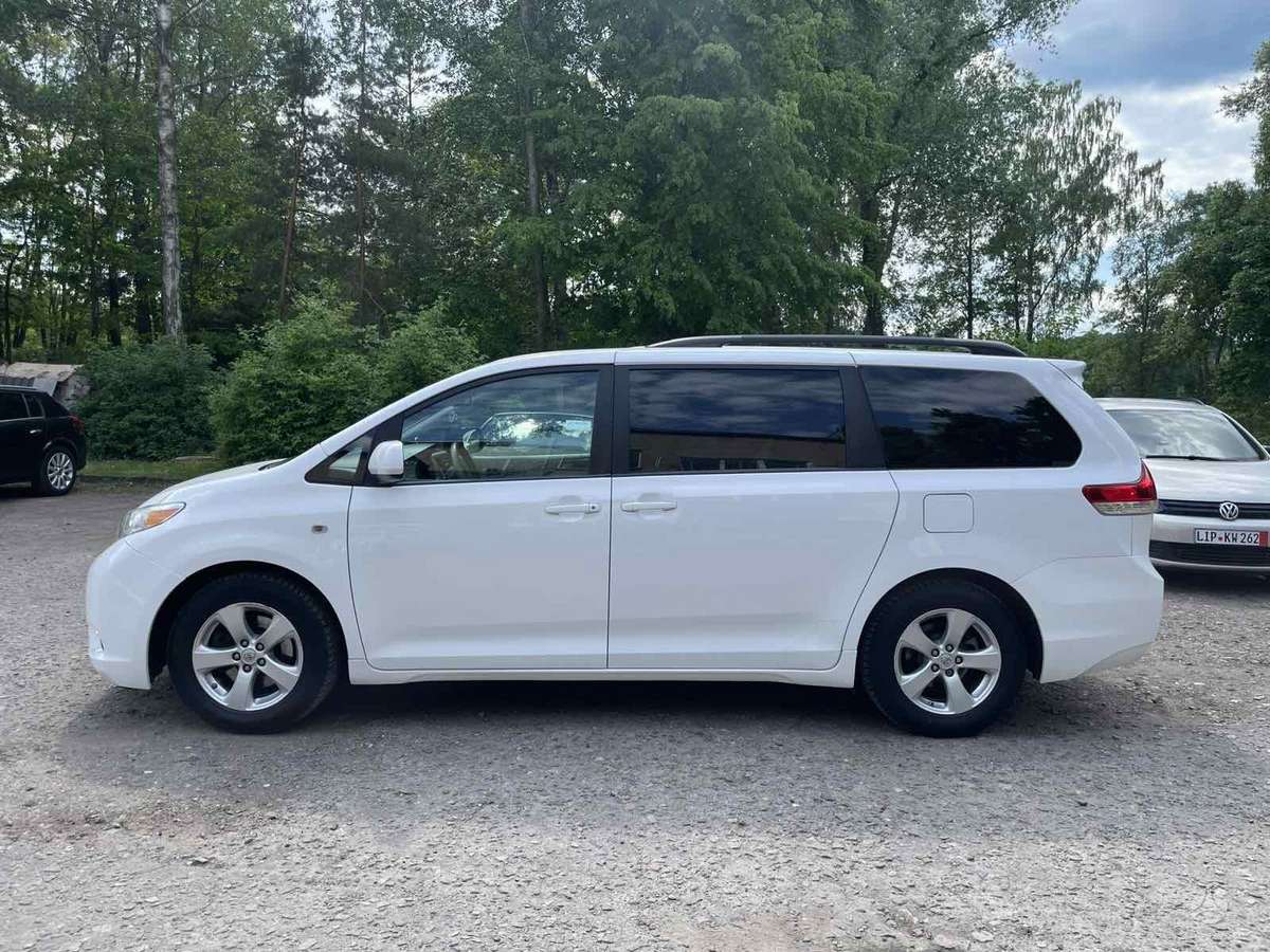 Toyota Sienna - 8