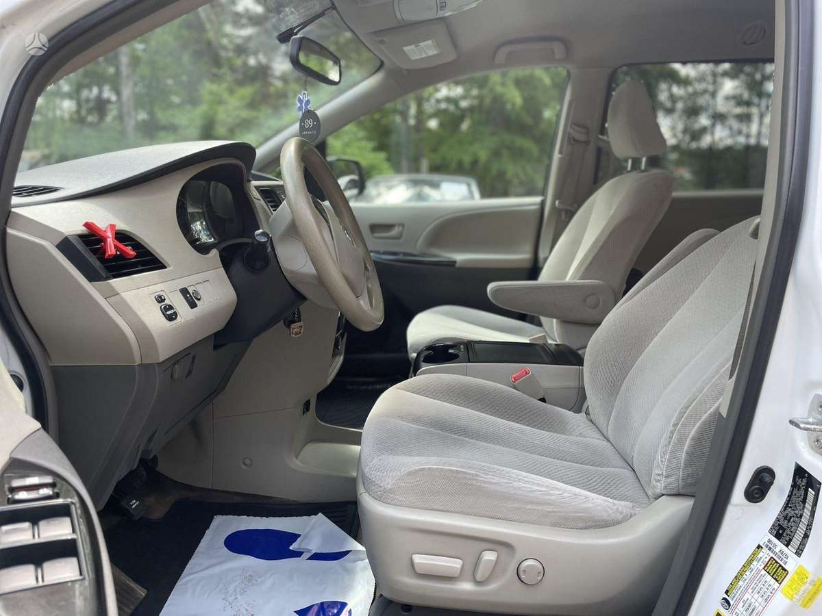 Toyota Sienna - 11
