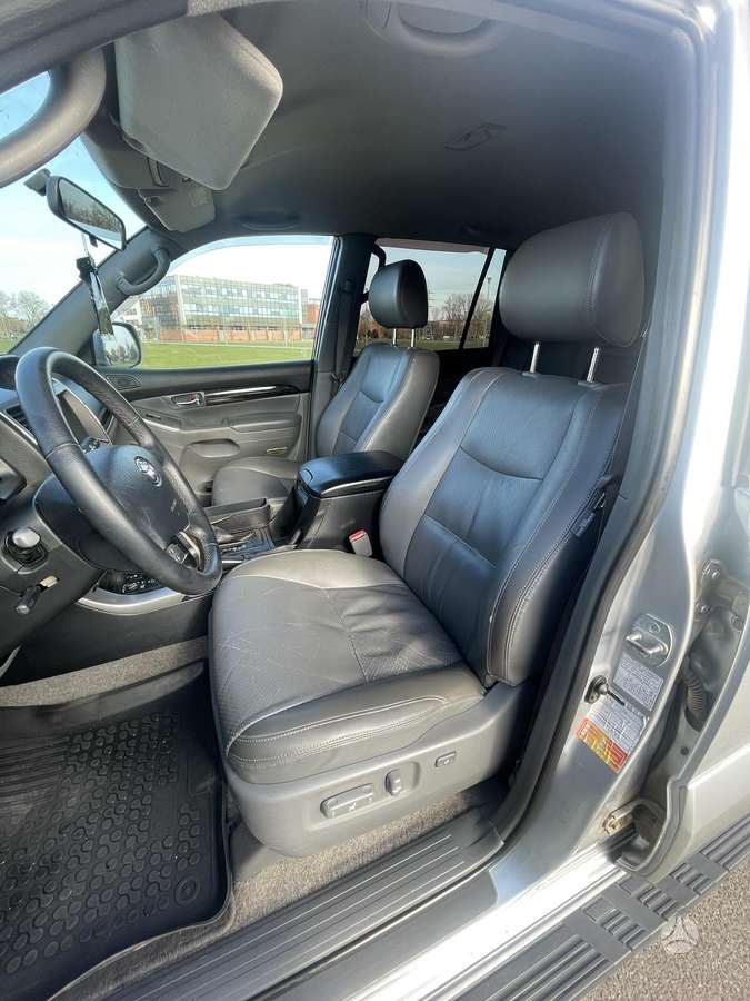 Toyota Land Cruiser - 10