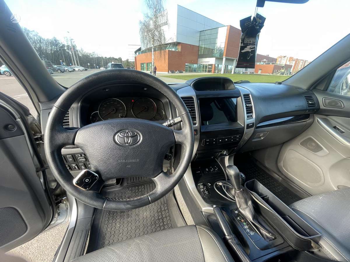 Toyota Land Cruiser - 11